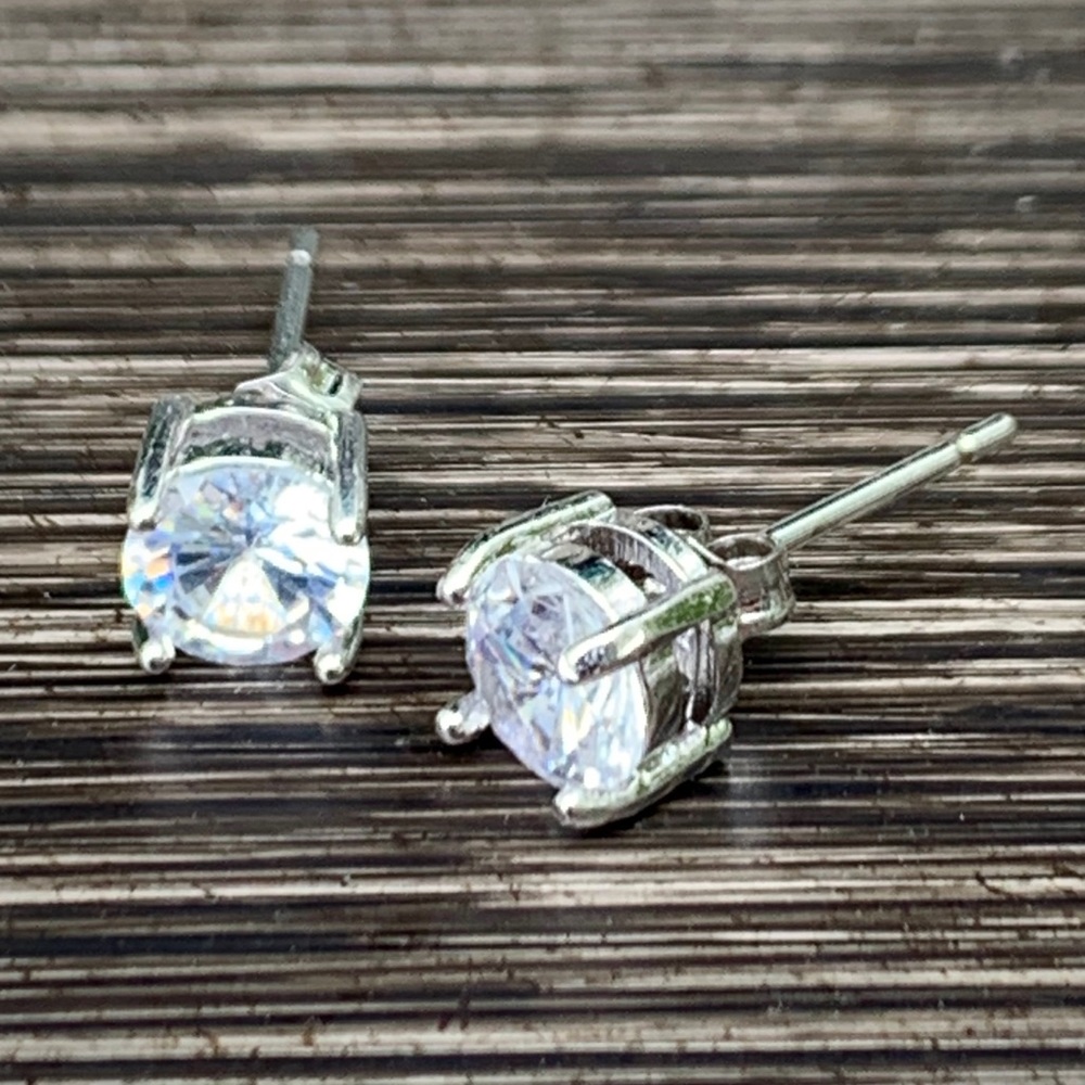 Round Earring Studs 6mm White Gold - Picture 2 of 4